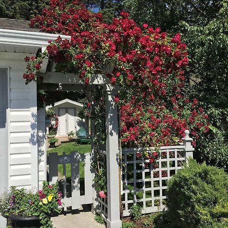 Alexandria House Bed & Breakfast เวสต์ เคโลว์นา ภายนอก รูปภาพ
