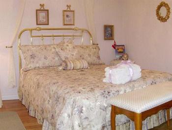 Alexandria House Bed & Breakfast เวสต์ เคโลว์นา ภายนอก รูปภาพ